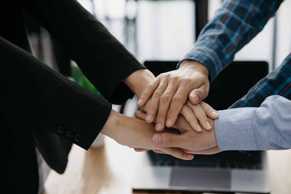 What's the Optimal Strategy for Coordinating Your Office Makeup with Your Outfit?