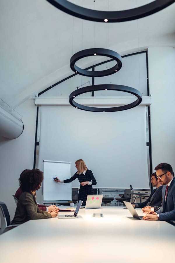 What Is the Impact of Virtual Reality on Training and Development in UK Corporates?